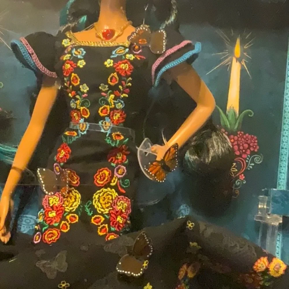 -SEALED- 2019 DIA DE MUERTOS BLACK LABEL SIGNATURE BARBIE - RARE MINT CONDITION! - Picture 12 of 16